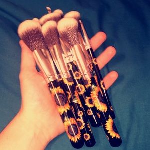 Sunflower brushes 🌻